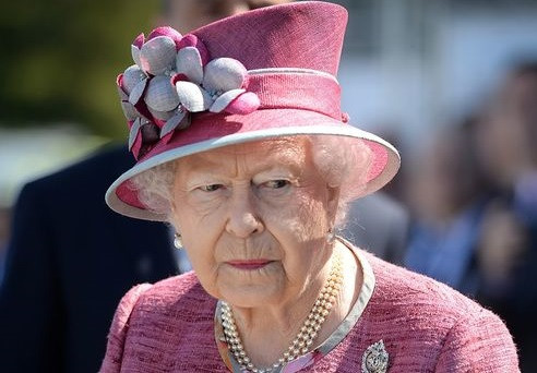 Как съпругата на британски министър се оказа по-богата от Елизабет Втора?
