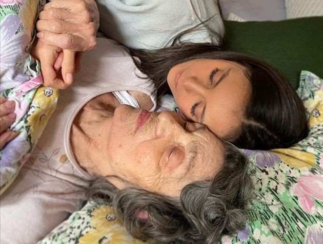 Разплака всички! Нина Добрев се сбогува с баба си: Целуни дядо от мен като го видиш! (още подробности)