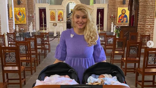 Ева Веселинова представи официално близнаците си!