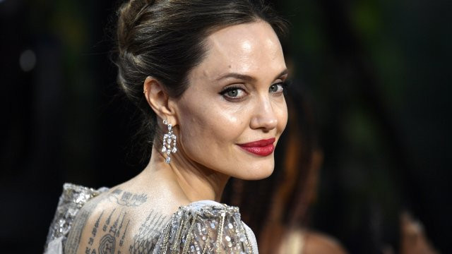 Не е за вярване как се появи щерката на Анджелина Джоли на събитие (ФОТО)
