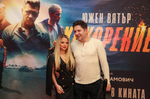 Асен Блатечки гушка руса красавица на премиерата на новия си филм, Диляна е аут! (още разкрития)