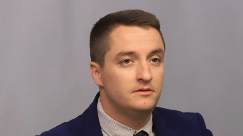 Депутатът Явор Божанков за малко да претрепе партийни сътруднички