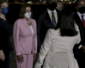 Нанси Пелоси пристигна в Тайван въпреки предупрежденията на Пекин (ВИДЕО)