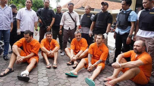 Ексклузивно! Разбиха българска група за източване на банкомати на о-в Бали (ВИДЕО)