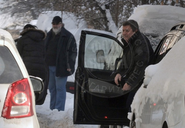 Браво: Милен Цветков се хвърли на помощ на закъсали в снега! (вижте с очите си тук - снимки) - Снимка 3