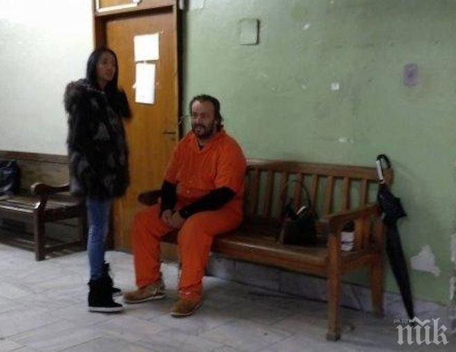 Люси Иларионов като затворник в съда