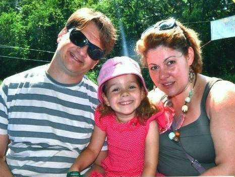 Мариан Бачев с дъщеря си и жена си Милена