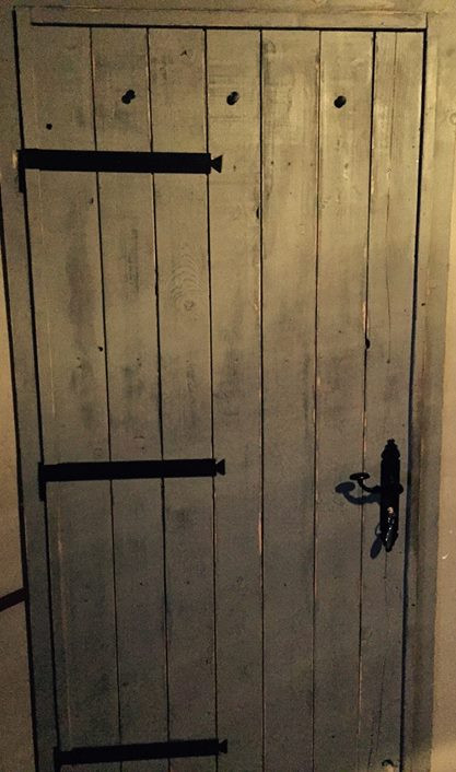 Тази врата крие много тайни