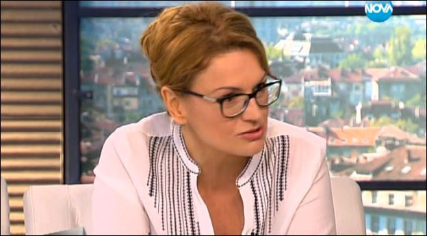 Ани Салич претърпява сериозни разочарования и в професията, стресът води до напълняването й