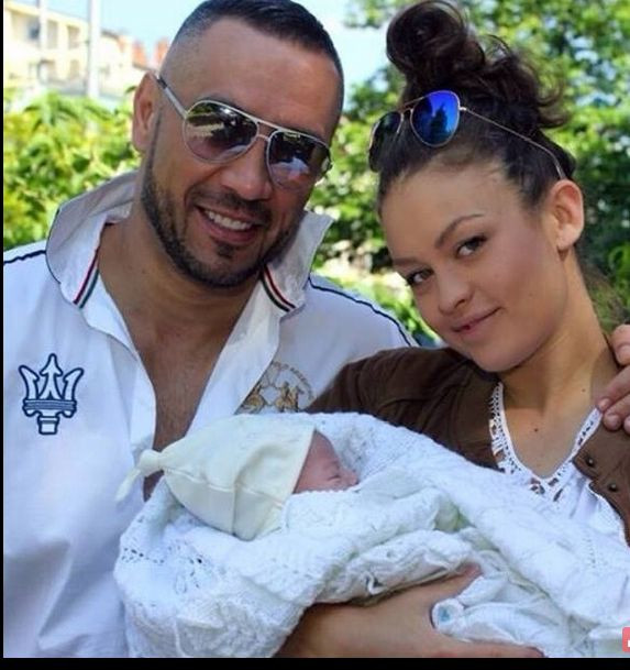 Яна Димитрова с бебе и Петко
