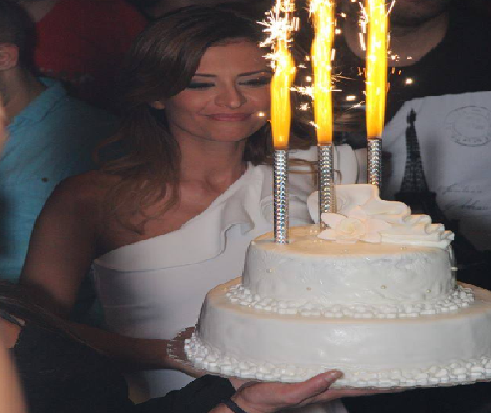 Преслава се готви да духне трите си свещички за своя 30-ти рожден ден