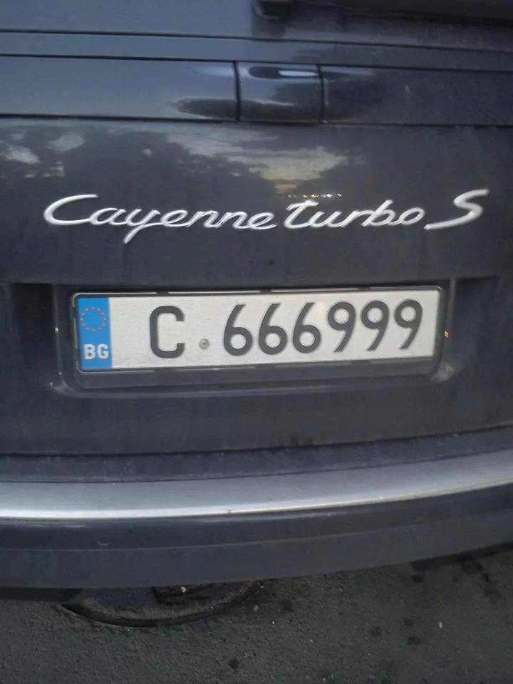 Емил Каменов има нова кола...