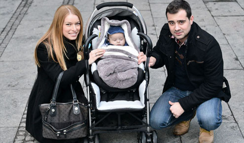 Щастливото семейство Бузурович и бебе Нестор