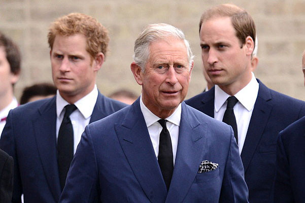 Принц Чарлз смята, че за британците има по-важни неща от роклите на Кейт Мидълтън