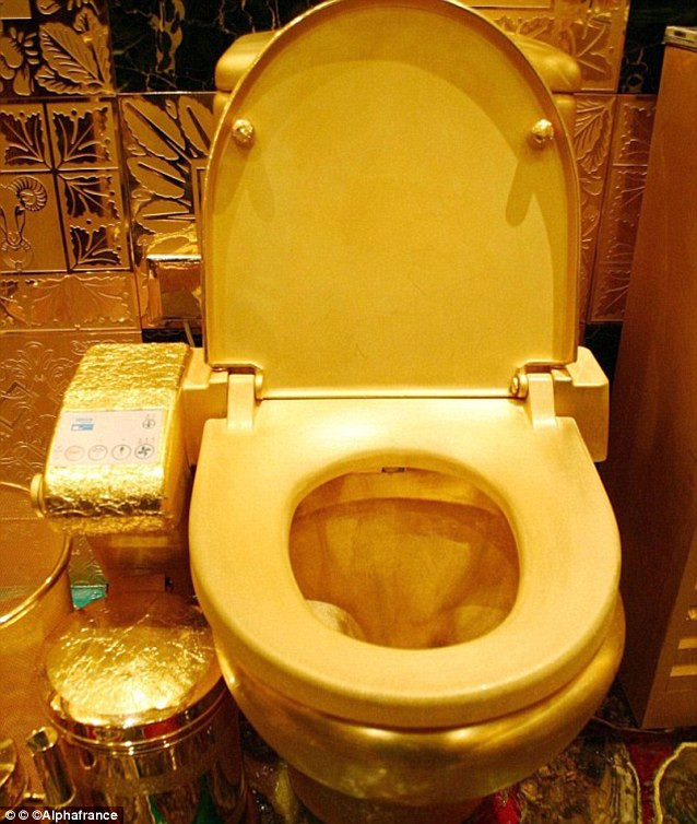 И Ким Кардашиян има WC от злато!