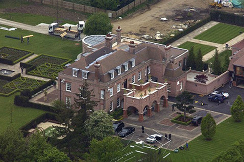 Стария си дворец - Бекъмгам, фамилията продаде преди няколко месеца за 12 милиона паунда