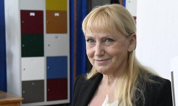 Елена Йончева не ще да се връща в България!(Причината)