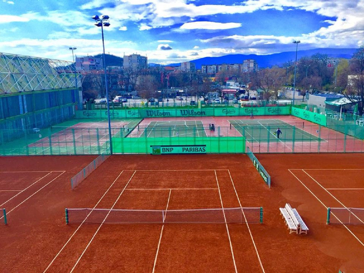 Тежка милионерска битка за тенис кортовете в Пловдив, а градската управа...