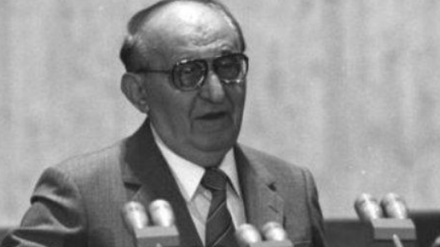 Някогашният вътрешен министър на НРБ – Ангел Солаков бил доста