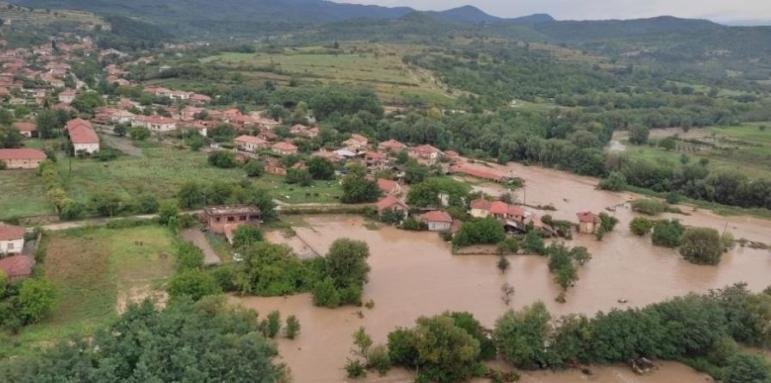 Жена се самоуби след наводнението в Карловско, не могла да го понесе