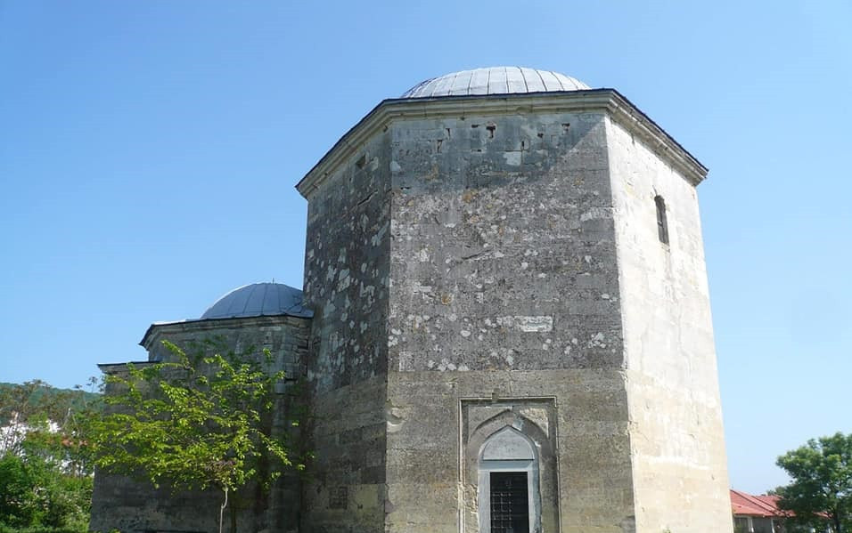Текето Ак Язълъ Баба – свещеното място, на което се покланят мюсюлмани и християни