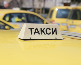 Мерзост! Таксиджии си купуват фалшиви книжки срещу 3 бона и рискуват живота на пътниците