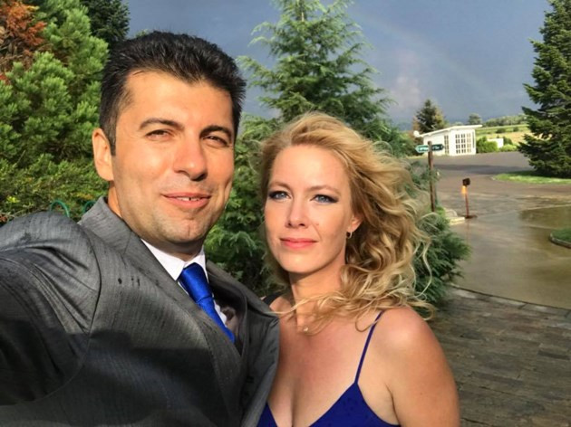 Свърши се: Бракът на Кирил Петков и Линда се разпадна, останалото е фарс! (екс премиерът свали халката - СНИМКИ)