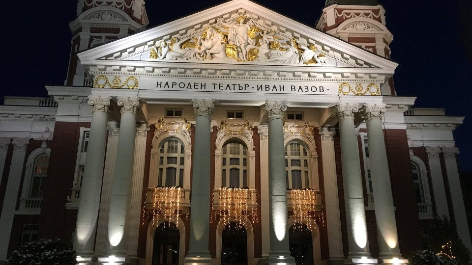 Ще уволни ли Минеков директора на Народния театър?
