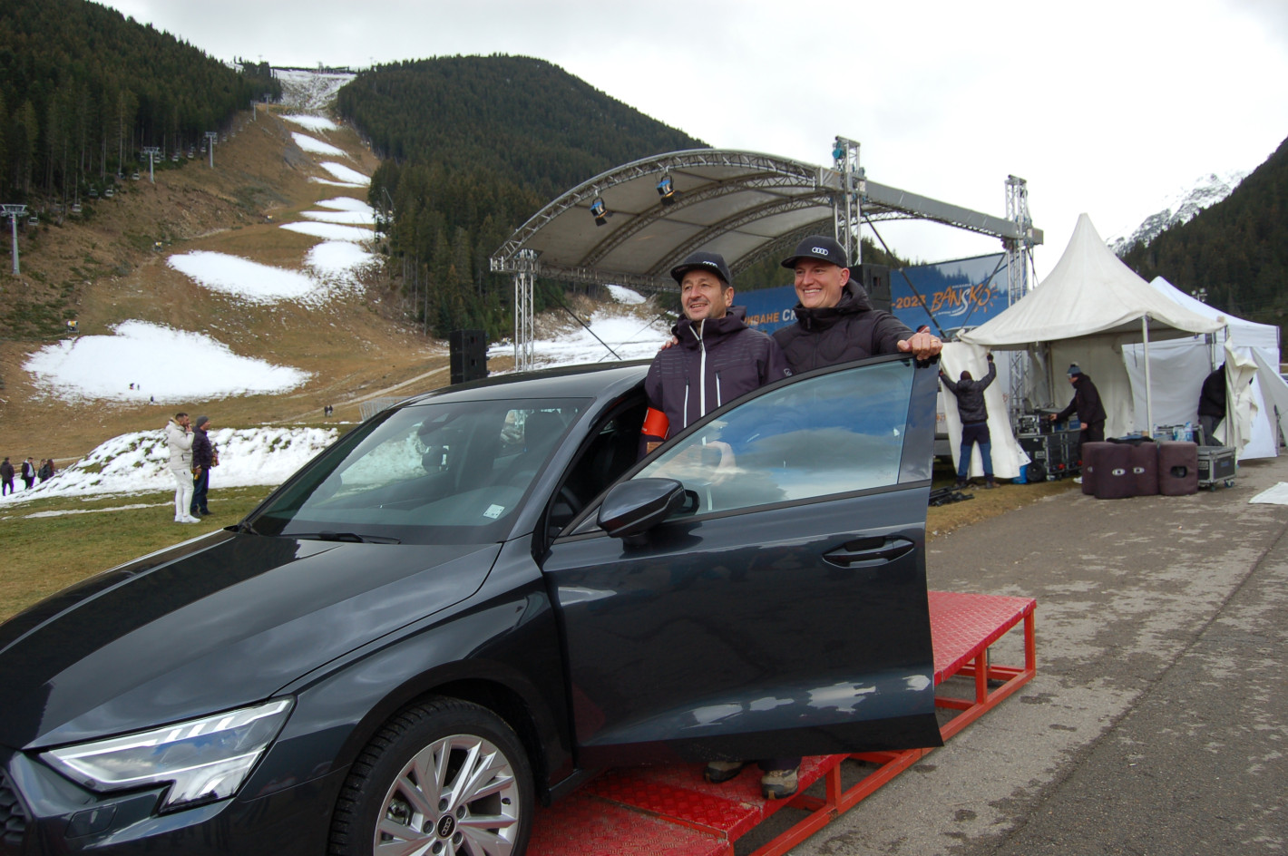 Коледното чудо на Любен, спечелилият Audi A3 на откриването на Ски сезон 2022/23 в Банско - Снимка 5