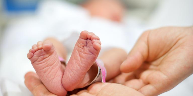 Колко лесно се подменя бебе в България?