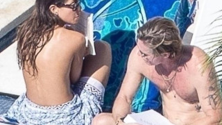 Брад Пит и новата му любовница лъснаха на пикантни снимки (Инес разпуска топлес на яхта  с актьора – Папарашки кадри)
