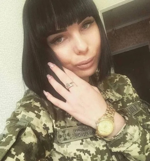 Украинска офицерка разпали скандал с развратните си снимки (ГАЛЕРИЯ 18+)
