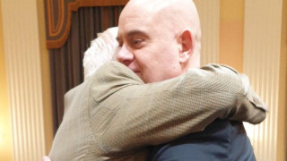 Иван Гешев в дружеска прегръдка с влиятелни щатски конгресмени