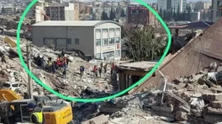 Скандална СНИМКА от Турция: Всичко се срина, а тази сграда е непокътната. На кого е тя?!