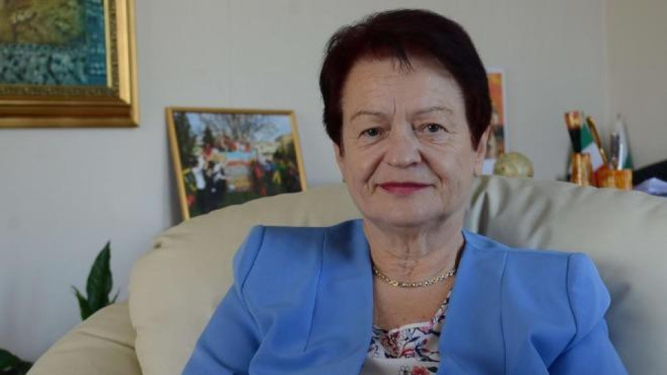 Мафия! 80-годишна бабичка върти далавери за милиони в Италианския лицей и не пуска „кокала“. 20 бона да влезеш, 40 бона да излезеш