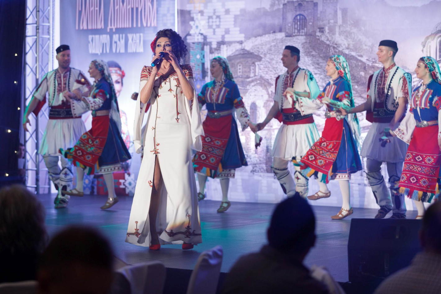 300 гости аплодираха на крака Галина Димитрова на концерт-промоцията на дебютния ѝ албум „Защото съм жена“ - Снимка 3