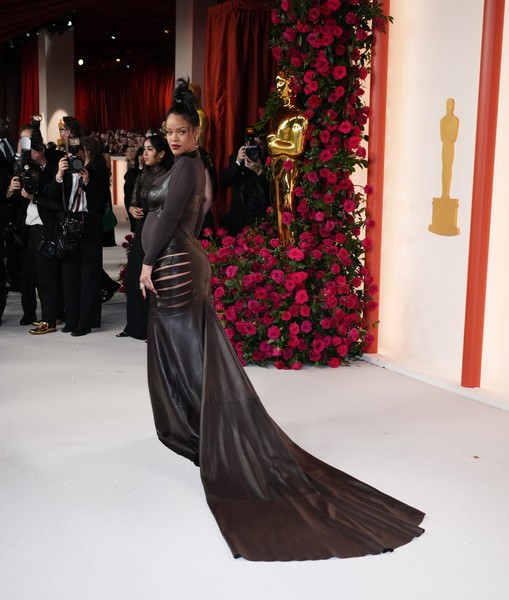 Разврат: Бременната Риана заголи дупе на Оскарите СНИМКИ - Снимка 3