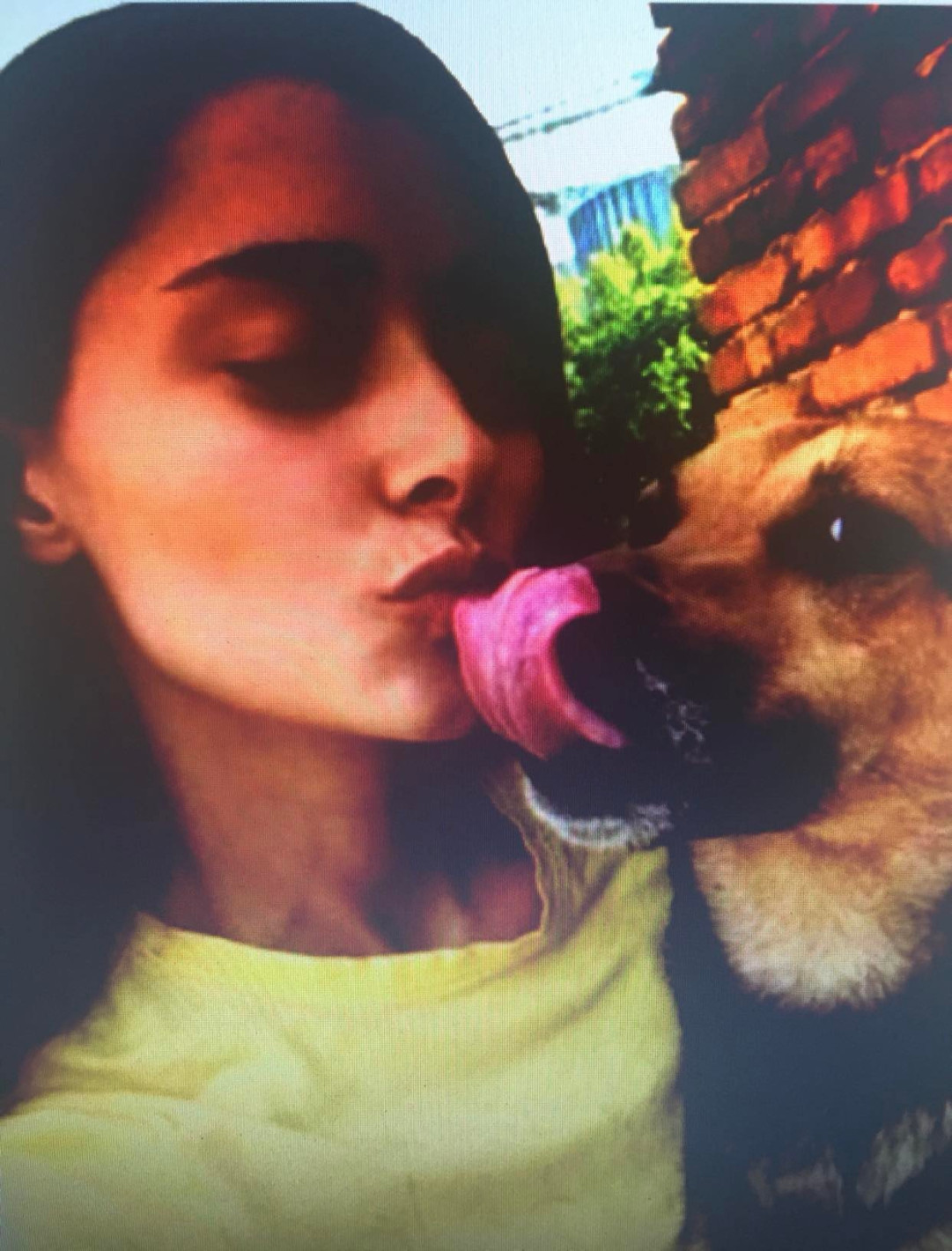 Евгени, ама друг път: Ето с кого се целува Валерия от "Ергенът"! (СНИМКИ)