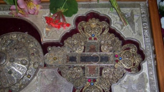 Най-голямото парче от кръста на Исус Христос се намира в България