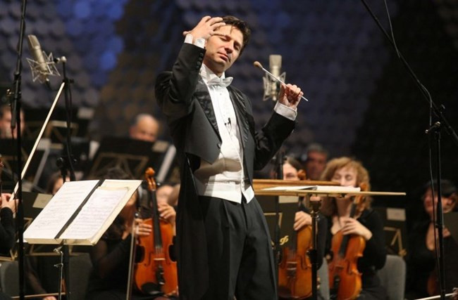 Концертът на Максим Ешкенази обещава да е експлозия от красива музика и забележителни жени