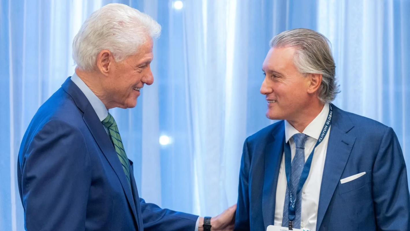 Ексклузивно! Бил Клинтън пристига в България по покана на Кирил Домусчиев