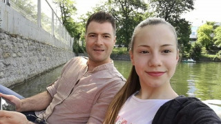 Косьо Филипов в трескаво търсене на нов костюм за бала на дъщеря си