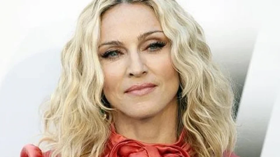 Мадона лъсна по гащи на СНИМКА 18+, забрави си полата