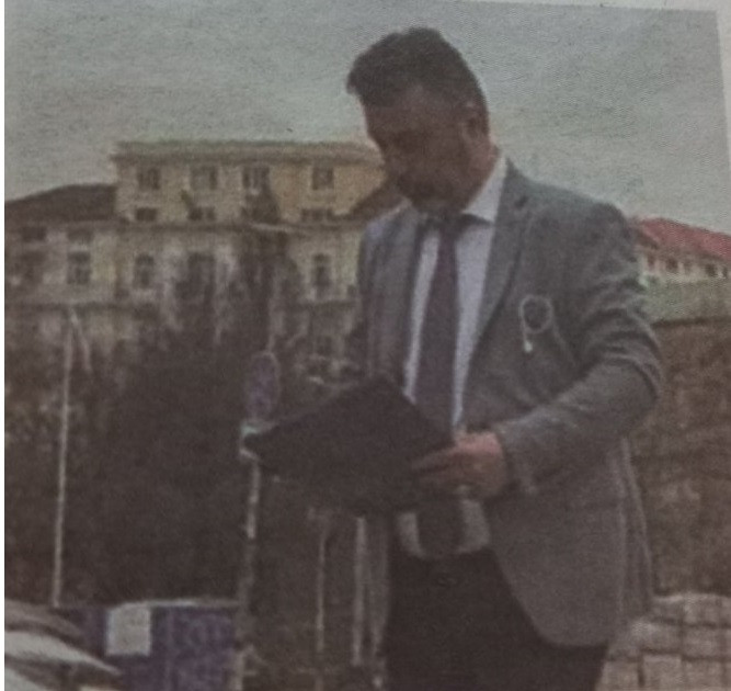 Филип Станев вече не ходи в парламента със скъсани дънки - Снимка 2