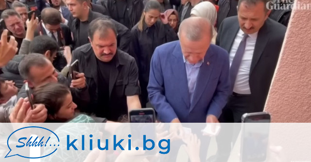 Видео на турския президент Реджеп Тайип Ердоган показва как вади