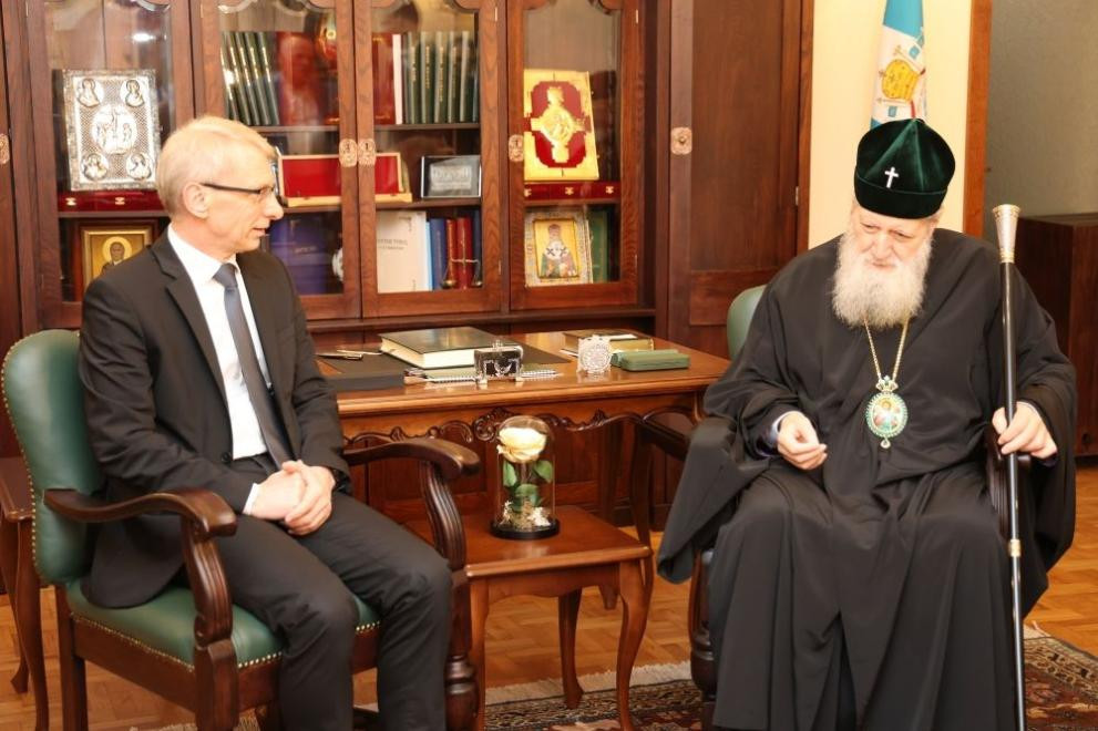 Премиерът Николай Денков потърси благословията на патриарха