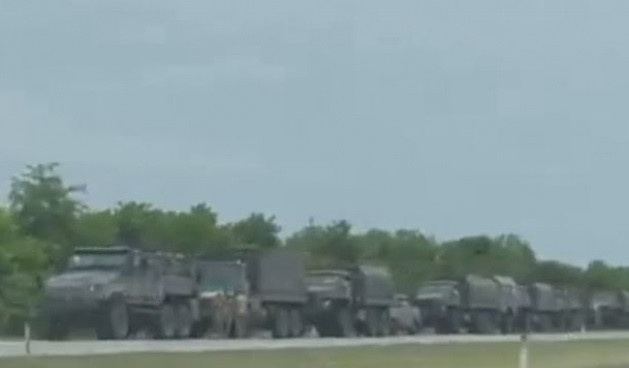 ВИДЕО от фронта: Огромна военна колона на специалните сили на Ахмат пристигна в Белгородска област
