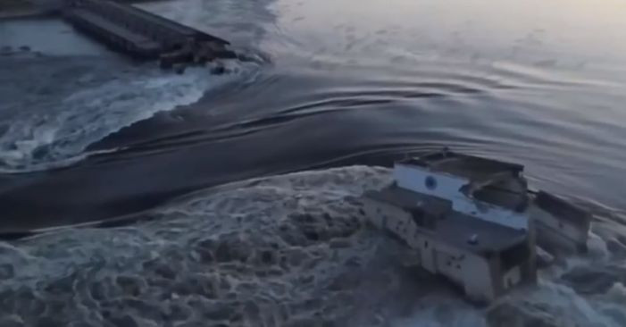 Истинска биобомба във водите, засегнати от взрива на язовира "Нова Каховка"