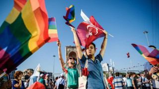 Ердоган не си играе, арестуваха гейове и лесбийки на парад
