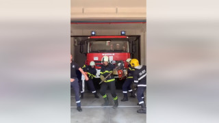 Танцуващи секси пожарникари от Казанлък взривиха мрежата (ХИТ ВИДЕО)